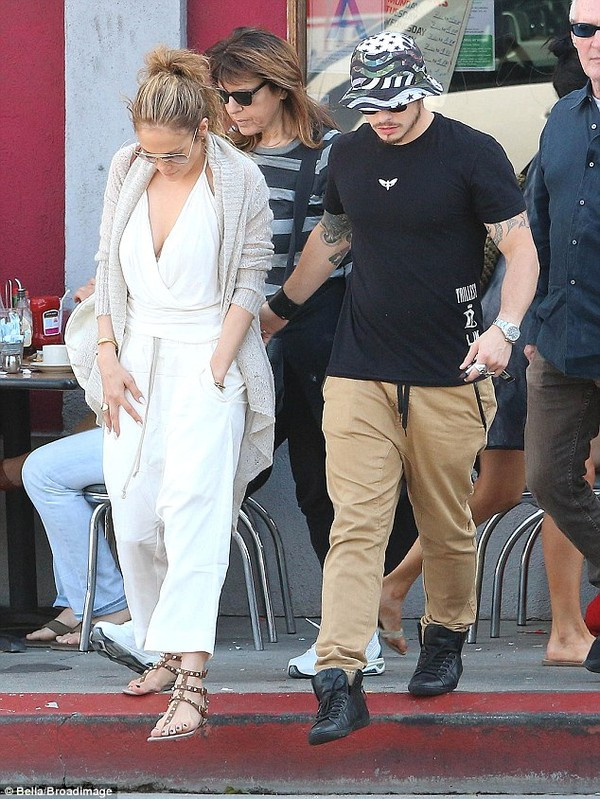 jennifer lopez tái hợp tình trẻ