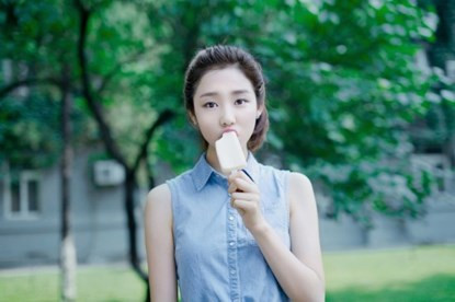 Lee Yeoong - cô gái gốc Hàn Quốc trở nên nổi tiếng khắp Trung Quốc với biệt danh "hot girl kem mút"
