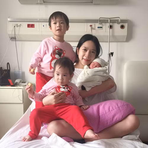 Cô con gái thứ 3 được vợ chồng Lý Hải - Minh Hà đặt tên là bé Sunny.