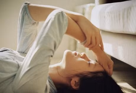 7 cach thoat khoi cam giac bat an trong tinh cam - Anh 1