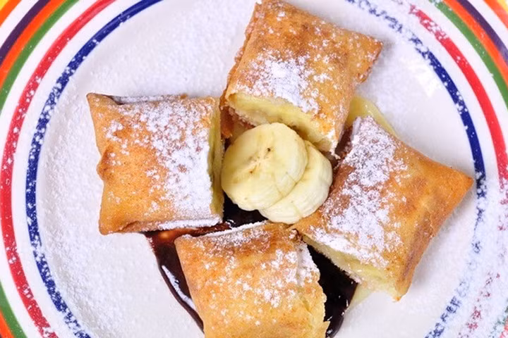 Bánh kem chuối chiên cho bữa sáng ngày cuối tuần