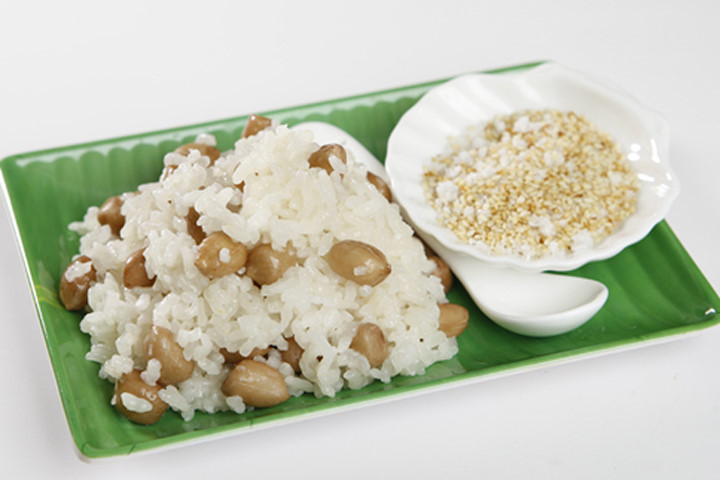 Cách nấu xôi lạc (đậu phộng) ngon nhất bằng nồi cơm điện