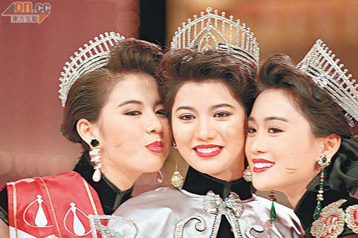 “Chúc Anh Đài” Lương Tiểu Băng: U50 oằn mình vì cuộc sống