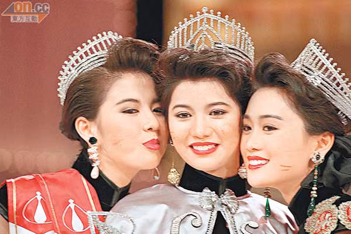 “Chúc Anh Đài” Lương Tiểu Băng: U50 oằn mình vì cuộc sống