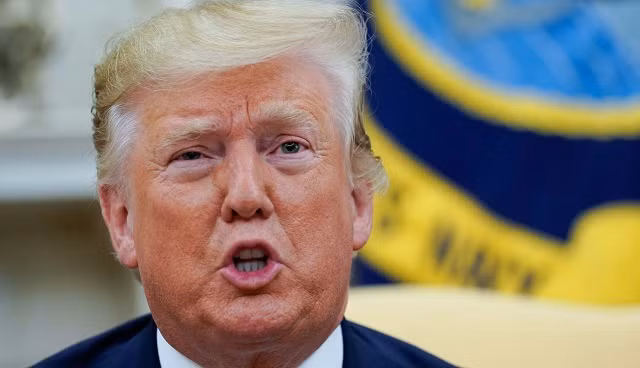 Ông Donald Trump được cho là ủng hộ toàn bộ số lương 400.000 USD của mình.