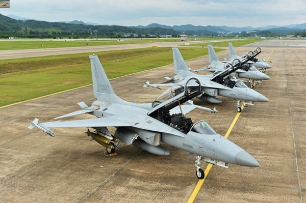 Tận thấy tiêm kích ‘Đại bàng vàng’ FA-50 thả bom ảnh 3 Tận thấy tiêm kích ‘Đại bàng vàng’ FA-50 thả bom ảnh 3