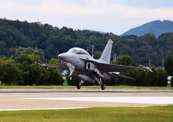 Tận thấy tiêm kích ‘Đại bàng vàng’ FA-50 thả bom ảnh 6