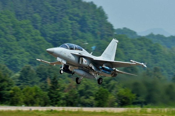 Tận thấy tiêm kích ‘Đại bàng vàng’ FA-50 thả bom ảnh 9 Tận thấy tiêm kích ‘Đại bàng vàng’ FA-50 thả bom ảnh 9