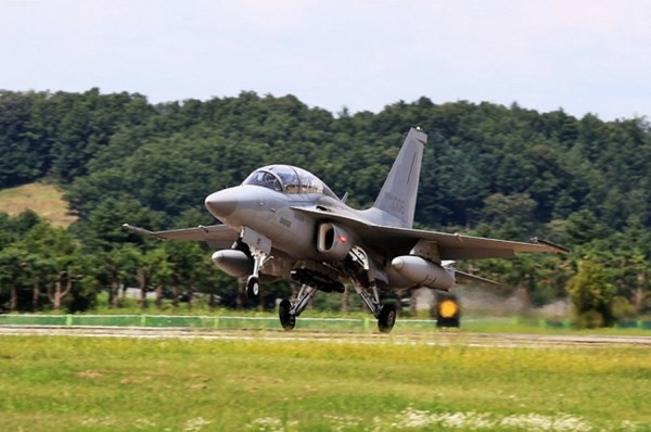 Tận thấy tiêm kích ‘Đại bàng vàng’ FA-50 thả bom ảnh 5 Tận thấy tiêm kích ‘Đại bàng vàng’ FA-50 thả bom ảnh 5