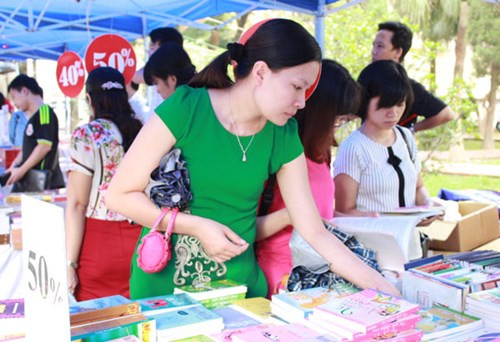 Rộn ràng với hội sách chào mừng ngày Nhà giáo Việt Nam 20-11 ảnh 5