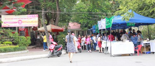 Rộn ràng với hội sách chào mừng ngày Nhà giáo Việt Nam 20-11 ảnh 1