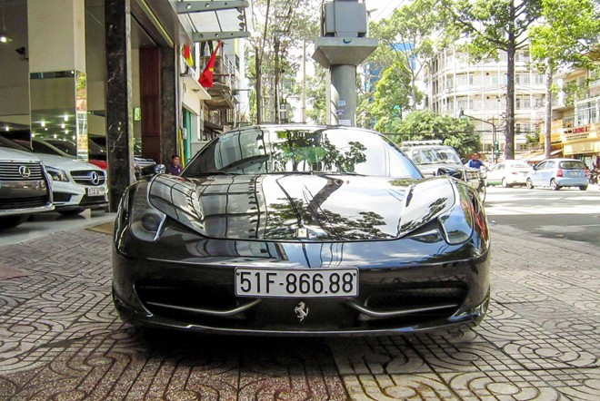 Siêu xe Ferrari 458 Italia biển số đẹp ở Sài Gòn