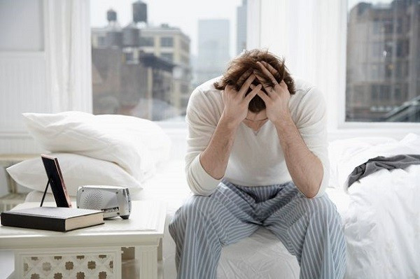 Chiếc dây chuyền vợ đeo là bằng chứng ngoại tình