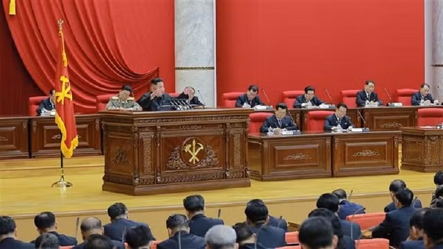 Chủ tịch Kim Jong-un chủ trì phiên họp toàn thể.