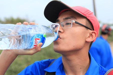 Sinh vien Thu do dap xe vuot 100 km ve Gio to Hung Vuong