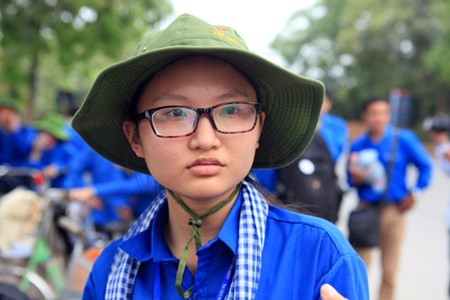 Sinh vien Thu do dap xe vuot 100 km ve Gio to Hung Vuong