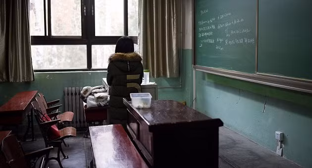 Một nữ sinh viên Trung Quốc trong lớp học