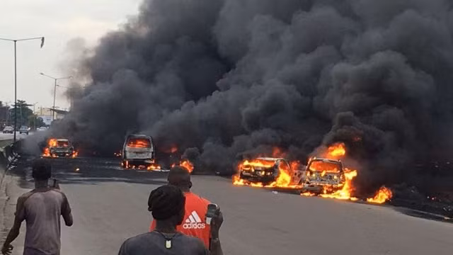 Hiện trường vụ nổ xe tải chở đầu