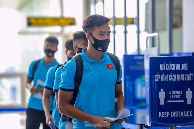 Trung vệ Bùi Hoàng Việt Anh.