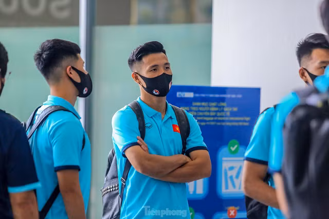 Đội tuyển Việt Nam lên đường sang UAE "vượt ải" vòng loại World Cup 2022 ảnh 16