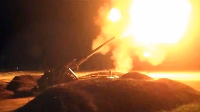 Giao tranh ác liệt Armenia – Azerbaijan: Xe buýt bốc cháy do trúng đạn UAV?