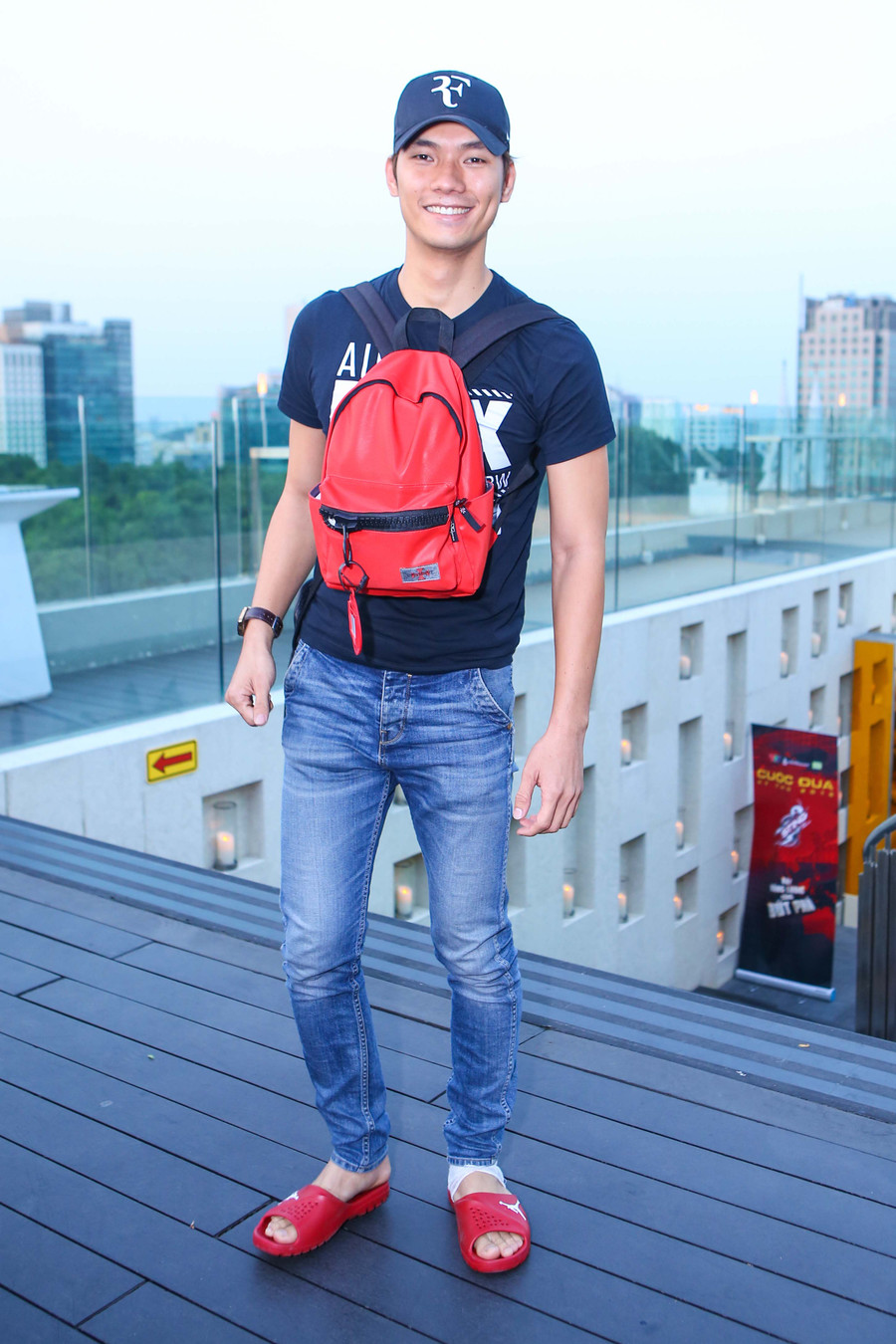 Diễn viên Nhan Phúc Vinh và “nữ hoàng quần vợt” Thùy Dung kết hợp thành đội mới . Anh dí dỏm chia sẻ sau lần bị "ném đá" trong mùa 2, lần này hy vọng tiếp tục nhận gạch để có thể xây thêm biệt thự. Vì tập luyện quá sức nên hiện Nhan Phúc Vinh bị chấn thương.