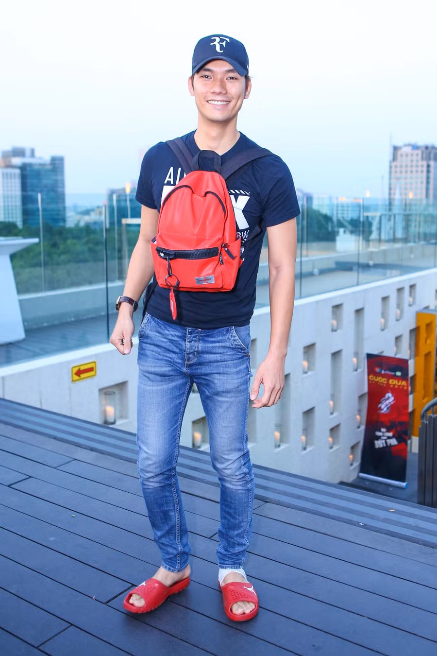 Diễn viên Nhan Phúc Vinh và “nữ hoàng quần vợt” Thùy Dung kết hợp thành đội mới . Anh dí dỏm chia sẻ sau lần bị "ném đá" trong mùa 2, lần này hy vọng tiếp tục nhận gạch để có thể xây thêm biệt thự. Vì tập luyện quá sức nên hiện Nhan Phúc Vinh bị chấn thương.