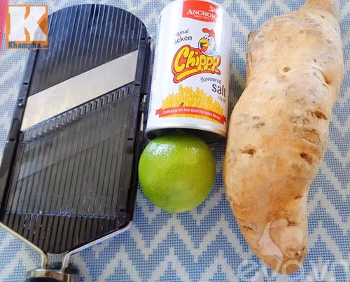 Tự làm bim bim khoai lang giòn rụm cho con