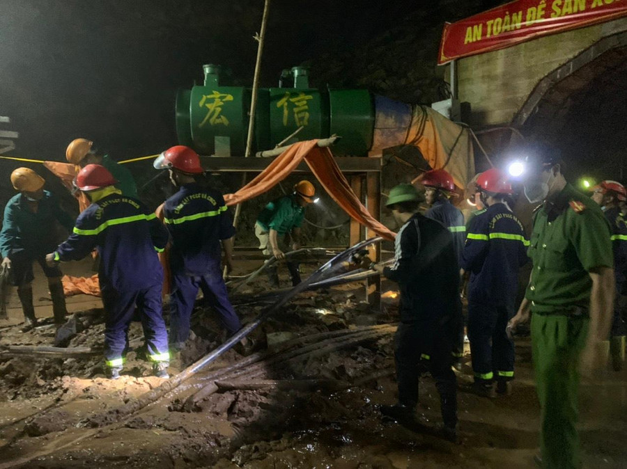 Nhân lực và hệ thống máy móc, phương tiện hoạt động suốt đêm. Nhân lực và hệ thống máy móc, phương tiện hoạt động suốt đêm.