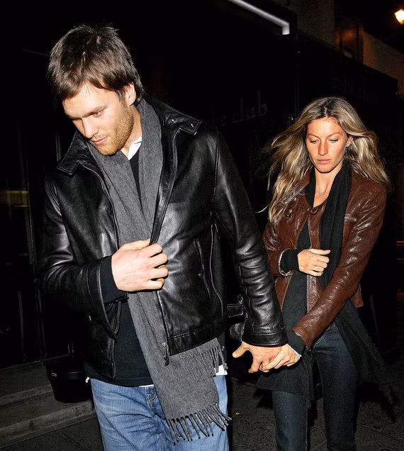  Cuối năm 2006. cô bắt đầu hẹn hò với cầu thủ bóng bầu dục Tom Brady. 