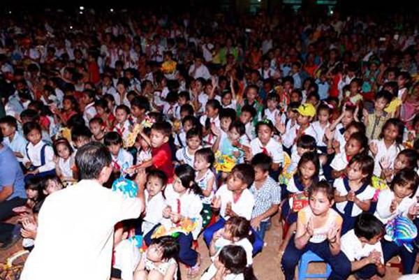 Văn Mai Hương vui trung thu cùng trẻ em vùng cao ở Gia Lai 2