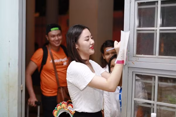 Văn Mai Hương, Đồng Lan vui trung thu cùng trẻ em vùng cao Gia Lai - ảnh 4