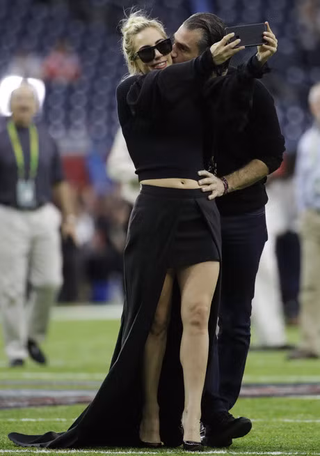Lady Gaga co tinh yeu moi sau 6 thang huy hon - Anh 1
