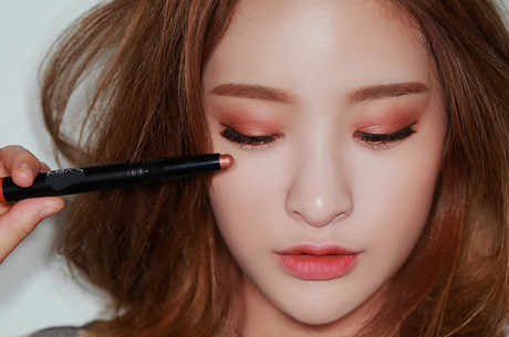 Những mẹo làm đẹp đơn giản giúp bạn trẻ ra cả chục tuổi - Ảnh 4 Nhung meo lam dep don gian giup ban tre ra ca chuc tuoi - Anh 4