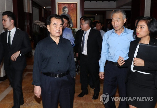 Ông Kim Chang-son bước vào một khách sạn ở Hà Nội ngày 16/2 Ông Kim Chang-son bước vào một khách sạn ở Hà Nội ngày 16/2