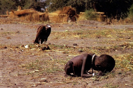 Ảnh chụp nạn đói ở Sudan năm 1993 của nhiếp ảnh gia Kevin Carter