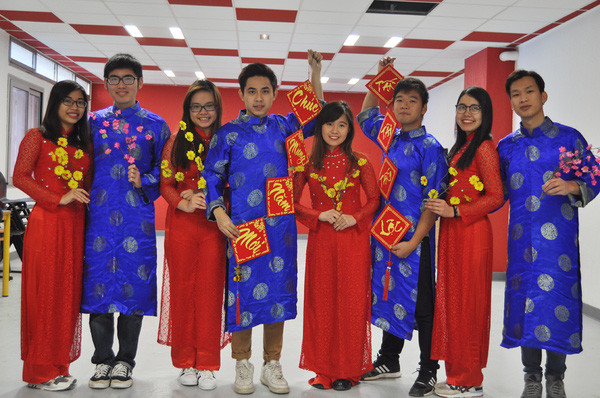 Du học sinh Pháp tưng bừng chuẩn bị Tết Nguyên Đán 2016 - Ảnh 5. Du học sinh Pháp tưng bừng chuẩn bị Tết Nguyên Đán 2016 - Ảnh 5.