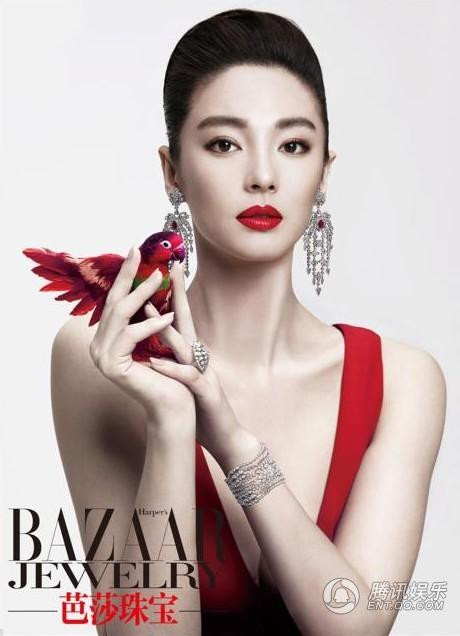 Những đôi bàn tay thon dài vạn người mê của showbiz thế giới - Ảnh 23. Những đôi bàn tay thon dài vạn người mê của showbiz thế giới - Ảnh 23.