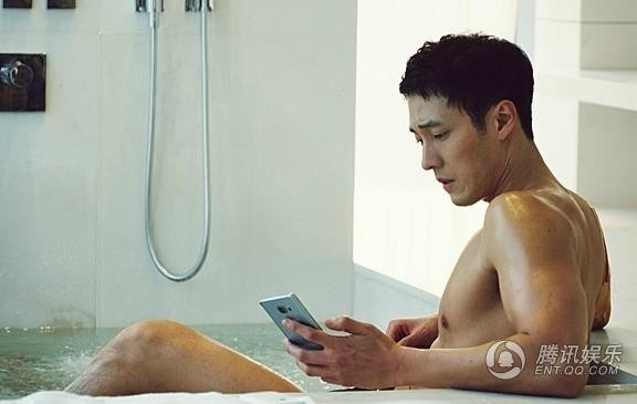 Những đôi bàn tay thon dài vạn người mê của showbiz thế giới - Ảnh 7. Những đôi bàn tay thon dài vạn người mê của showbiz thế giới - Ảnh 7.