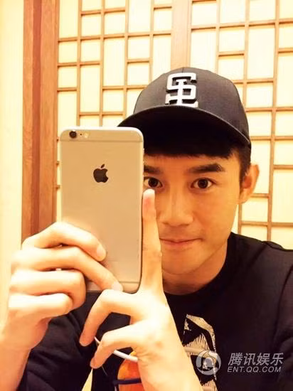 Những đôi bàn tay thon dài vạn người mê của showbiz thế giới - Ảnh 2.