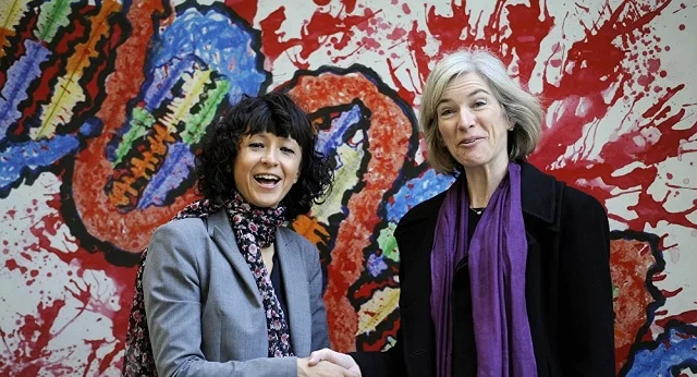 Các nhà khoa học Emmanuelle Charpentier (trái) và Jennifer Doudna.