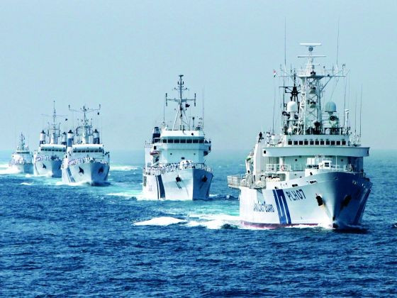 Tàu chiến Ấn Độ ở vịnh Bengal trong cuộc tập trận chung bảo vệ bờ biển lần đầu tiên giữa Nhật Bản và Ấn Độ hồi tháng 6/2014. Ảnh: Reuters Tàu chiến Ấn Độ ở vịnh Bengal trong cuộc tập trận chung bảo vệ bờ biển lần đầu tiên giữa Nhật Bản và Ấn Độ hồi tháng 6/2014. Ảnh: Reuters