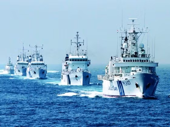 Tàu chiến Ấn Độ ở vịnh Bengal trong cuộc tập trận chung bảo vệ bờ biển lần đầu tiên giữa Nhật Bản và Ấn Độ hồi tháng 6/2014. Ảnh: Reuters