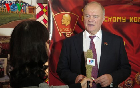 gioi tre nga van say me ly tuong cach mang thang muoi hinh 4