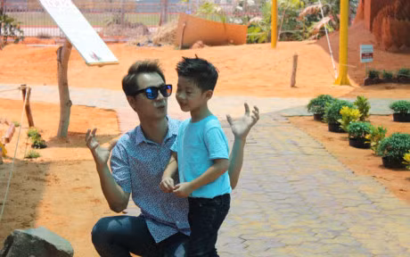 Cung gia dinh Ca si Dang Khoi kham pha cong vien Forgotten Land - Anh 7