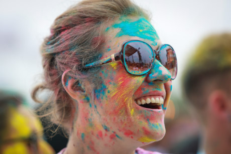 Trai xinh gai dep Ha Noi tung bung voi le hoi bot mau Color Me Run - Anh 6