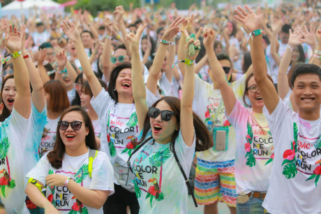 Trai xinh gai dep Ha Noi tung bung voi le hoi bot mau Color Me Run - Anh 5