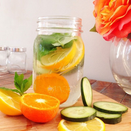 Mách bạn cách làm nước detox đẹp da, giải nhiệt mùa hè - Ảnh 1 Mach ban cach lam nuoc detox dep da, giai nhiet mua he - Anh 1