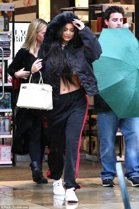 Bóc giá bộ sưu tập túi xách đẹp, độc và đắt của Kylie Jenner - Ảnh 6 Boc gia bo suu tap tui xach dep, doc va dat cua Kylie Jenner - Anh 6