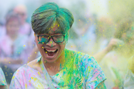 Trai xinh gai dep Ha Noi tung bung voi le hoi bot mau Color Me Run - Anh 15